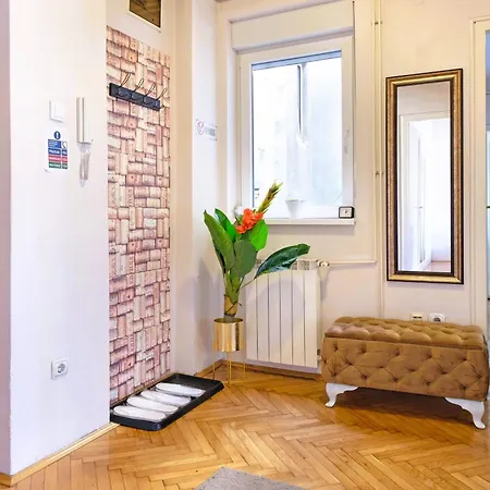 Windows Apartment *